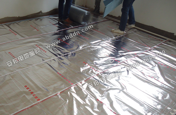 電地暖反射膜鋪設(shè)