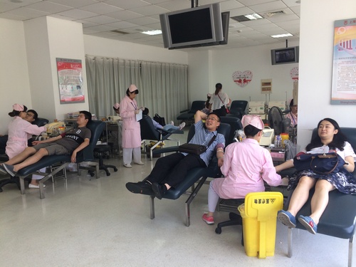 6-公司每年組織員工志愿者參加義務(wù)獻血活動 6-公司每年組織員工志愿者參加義務(wù)獻血活動